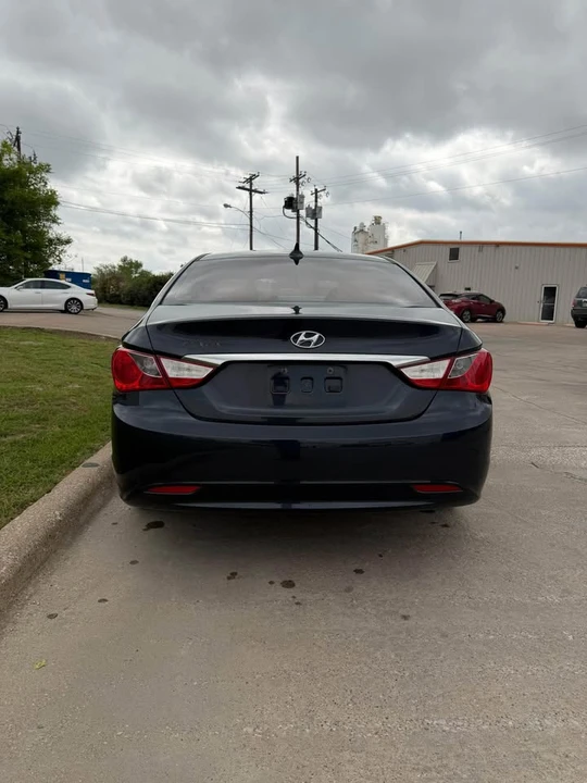 2011 Hyundai Sonata - Image 2 of 8