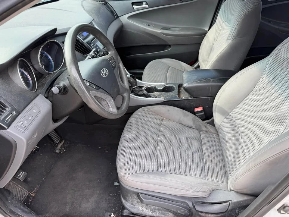 2011 Hyundai Sonata - Image 10 of 17