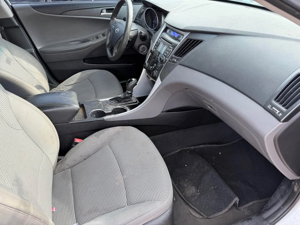 2011 Hyundai Sonata - Image 11 of 17
