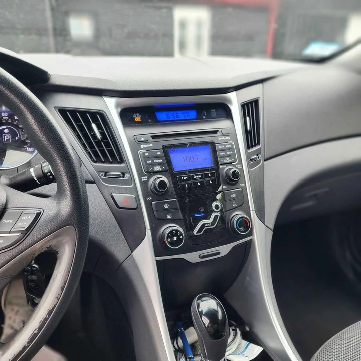 2011 Hyundai Sonata - Image 10 of 11