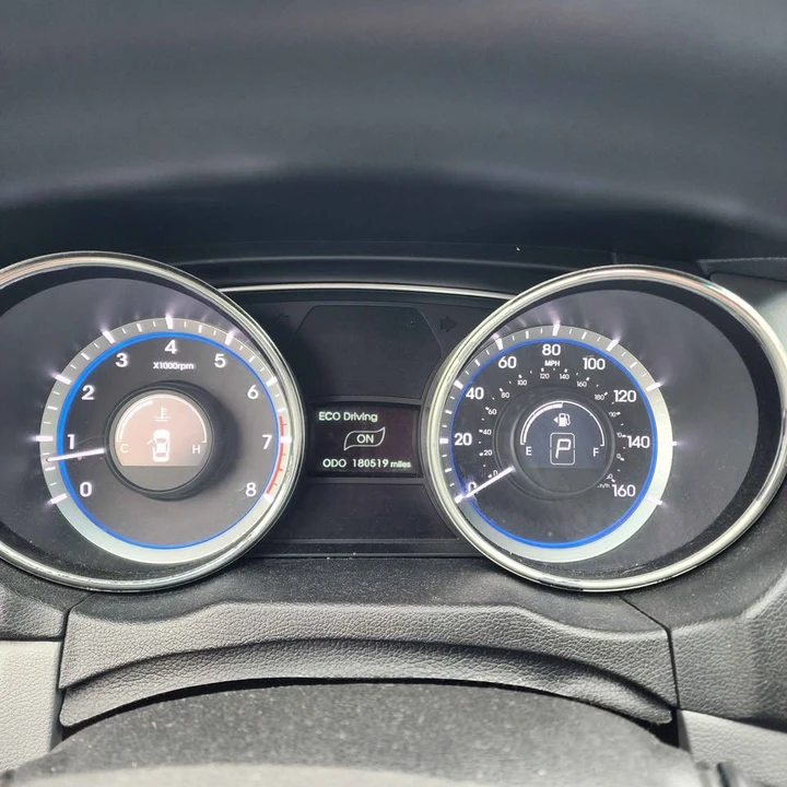 2011 Hyundai Sonata - Image 2 of 11