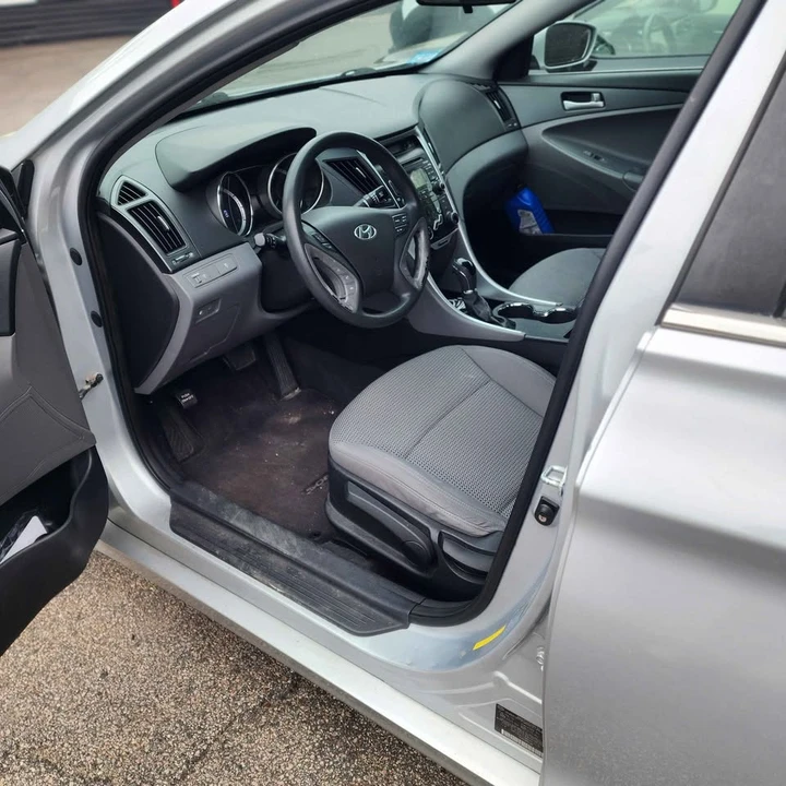 2011 Hyundai Sonata - Image 9 of 11