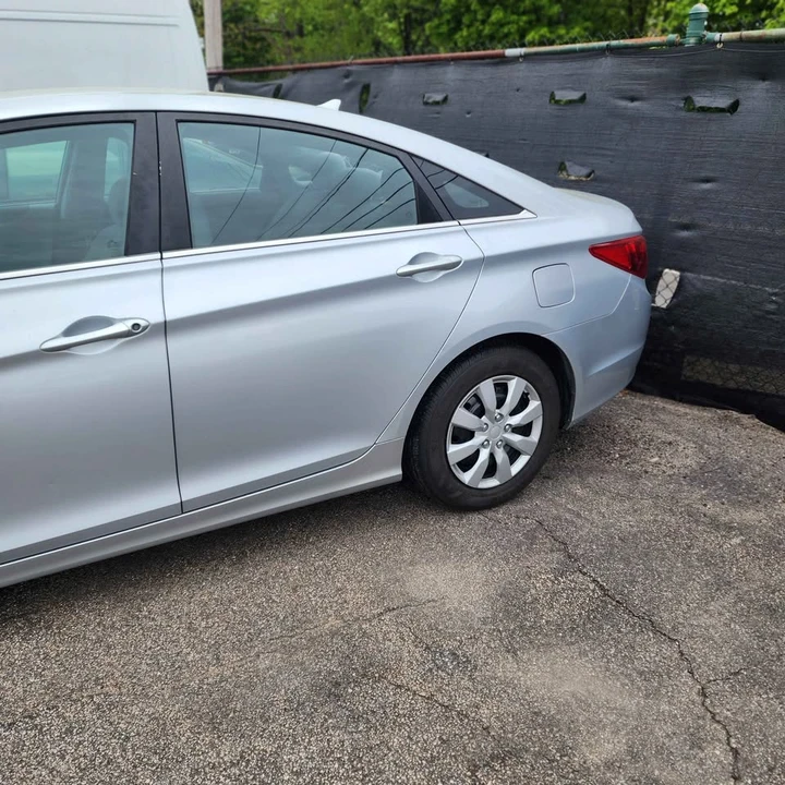 2011 Hyundai Sonata - Image 4 of 11