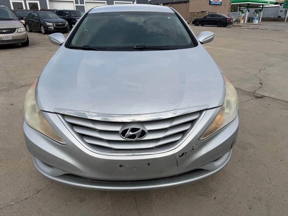 2011 Hyundai Sonata - Image 6 of 17