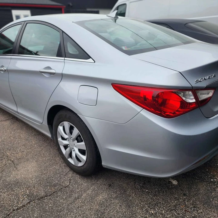 2011 Hyundai Sonata - Image 5 of 11