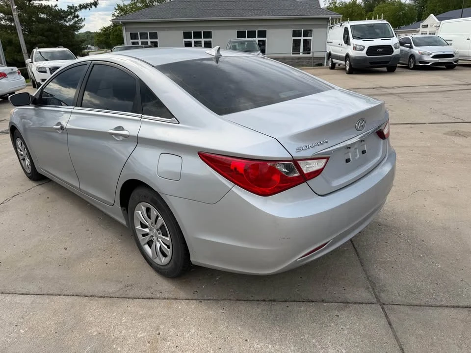 2011 Hyundai Sonata - Image 2 of 17