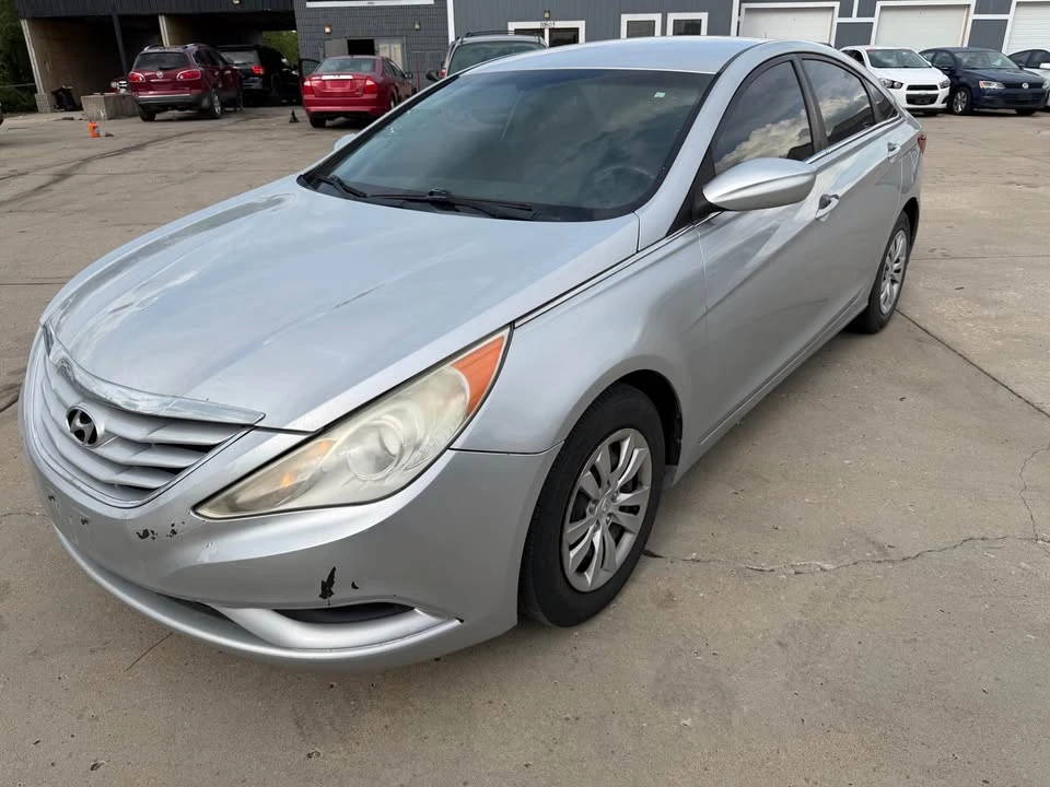 2011 Hyundai Sonata - Image 8 of 17