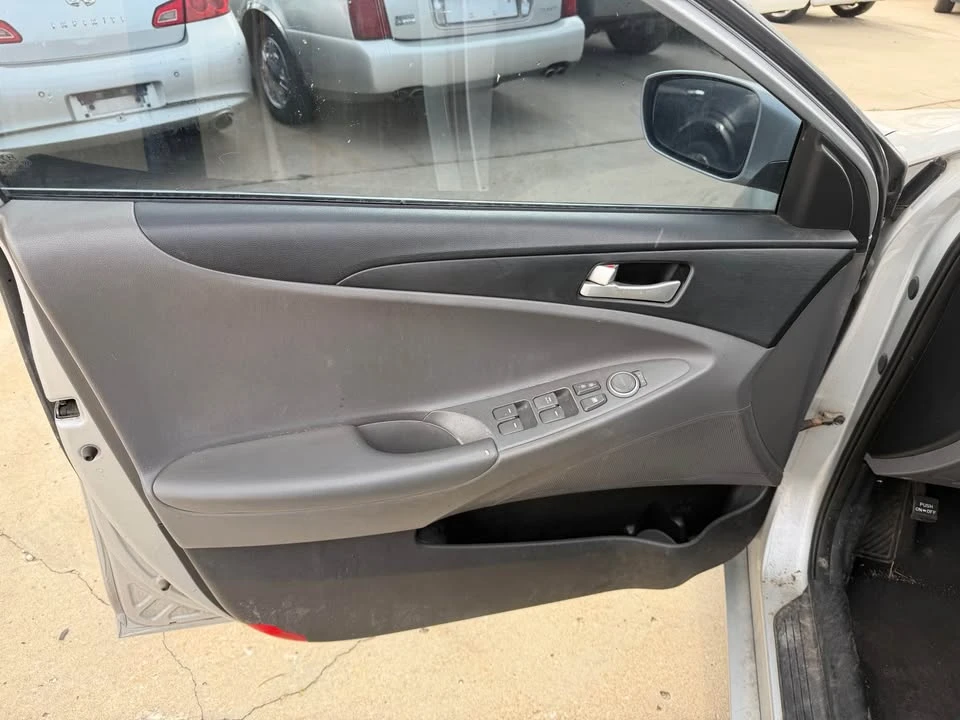 2011 Hyundai Sonata - Image 16 of 17