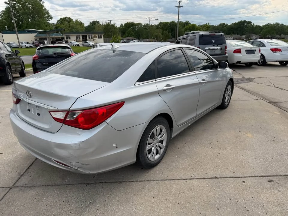2011 Hyundai Sonata - Image 4 of 17
