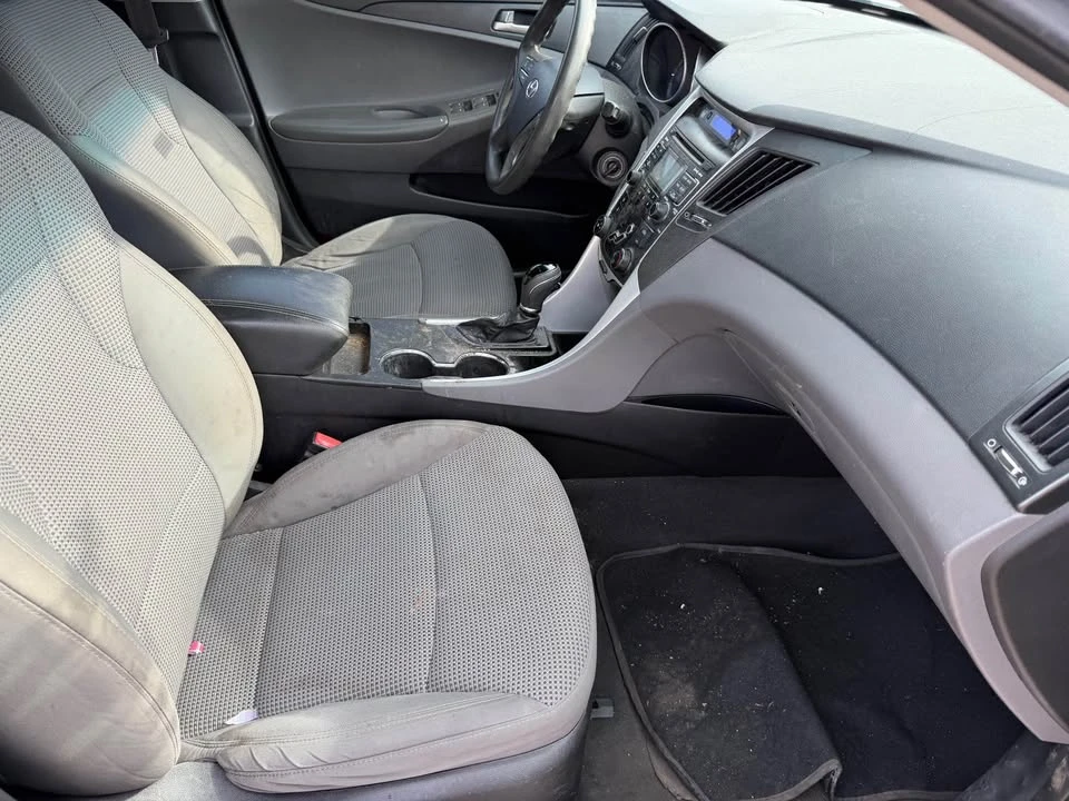2011 Hyundai Sonata - Image 12 of 17
