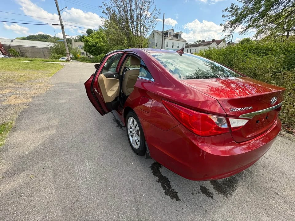 2011 Hyundai Sonata - Image 8 of 8