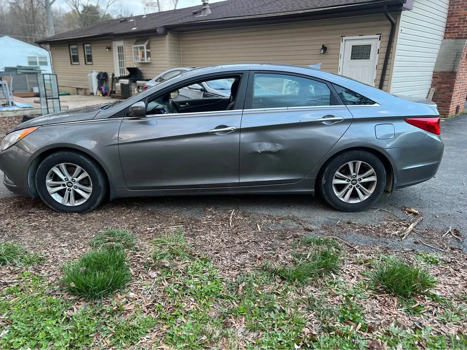 2011 Hyundai Sonata - Image 4 of 8
