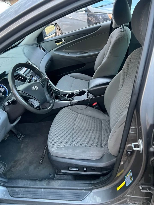 2011 Hyundai Sonata - Image 6 of 8