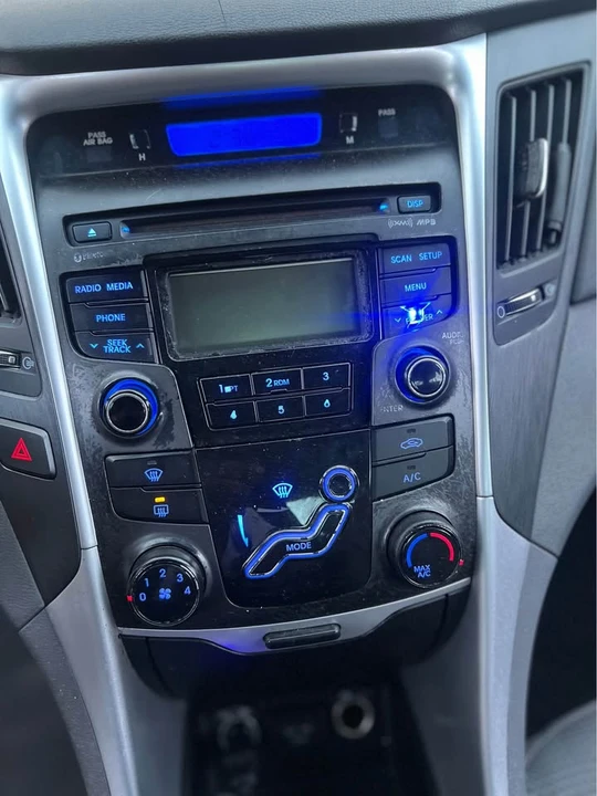 2011 Hyundai Sonata - Image 8 of 8