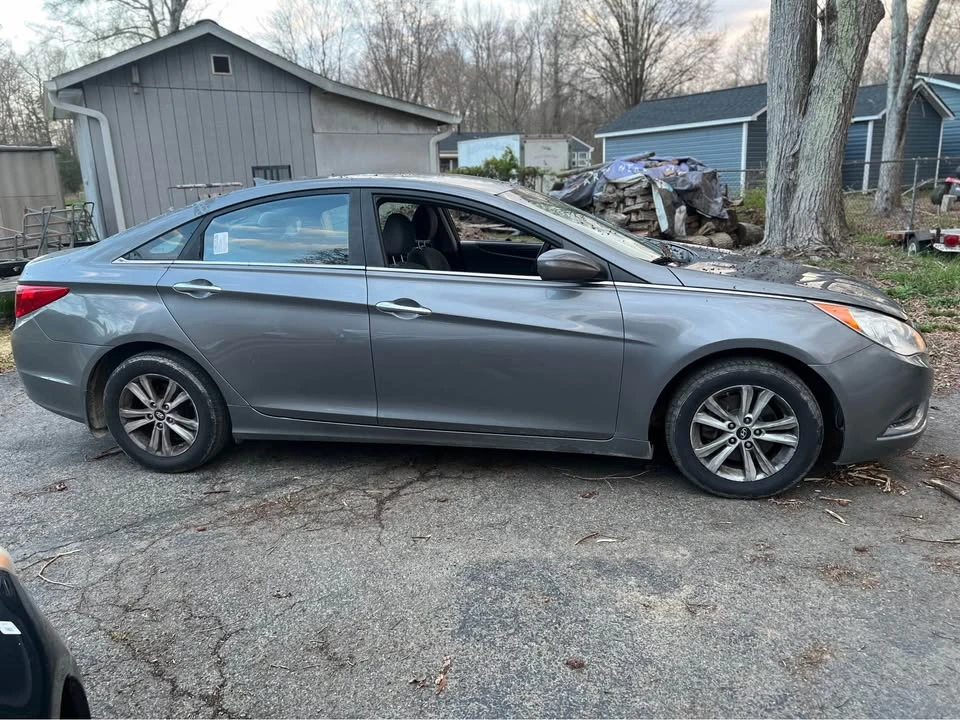 2011 Hyundai Sonata - Image 2 of 8