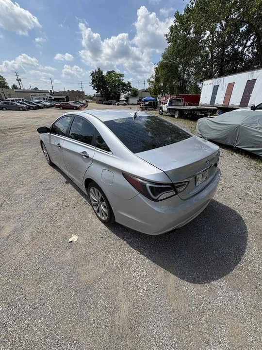 2011 Hyundai Sonata - Image 7 of 10