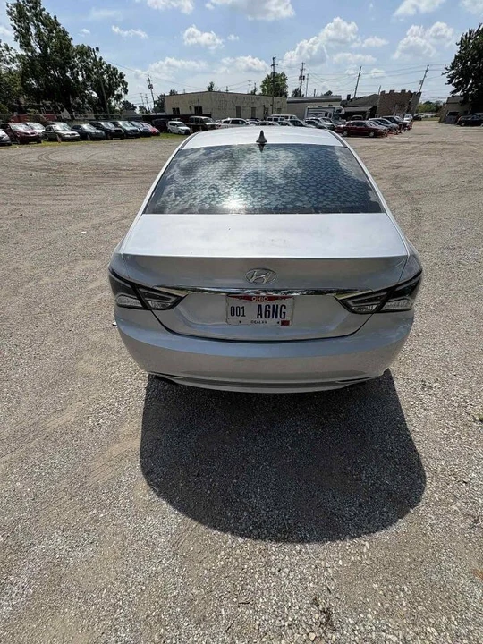2011 Hyundai Sonata - Image 4 of 10