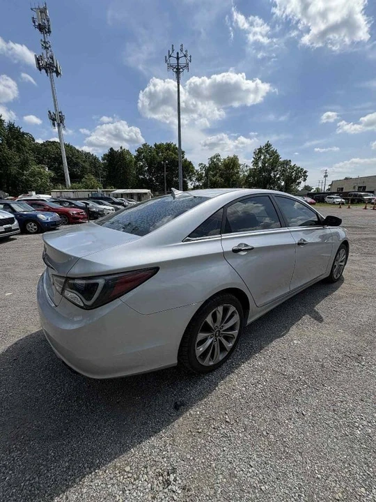 2011 Hyundai Sonata - Image 3 of 10