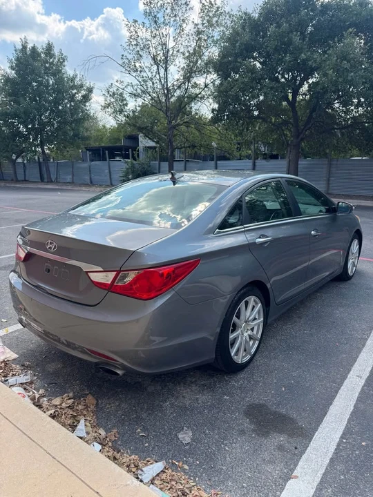 2011 Hyundai Sonata - Image 5 of 14