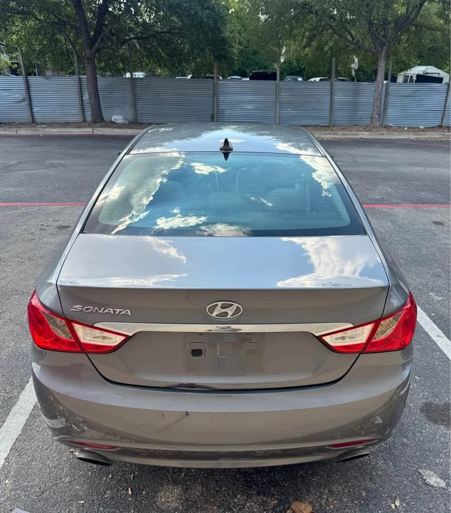 2011 Hyundai Sonata - Image 6 of 14
