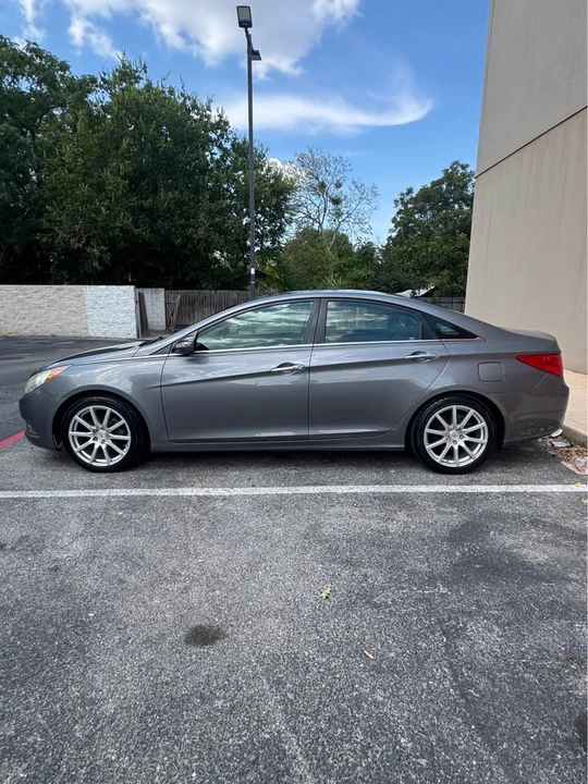 2011 Hyundai Sonata - Image 8 of 14