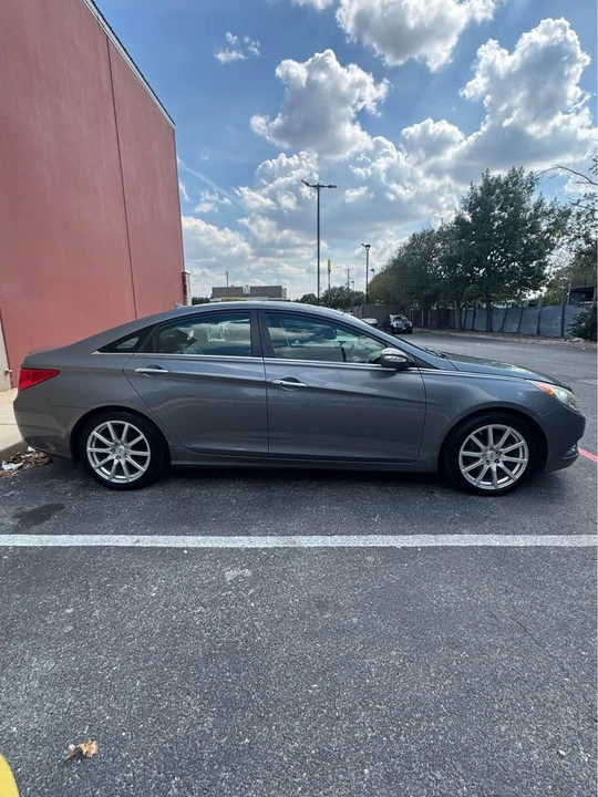 2011 Hyundai Sonata - Image 4 of 14