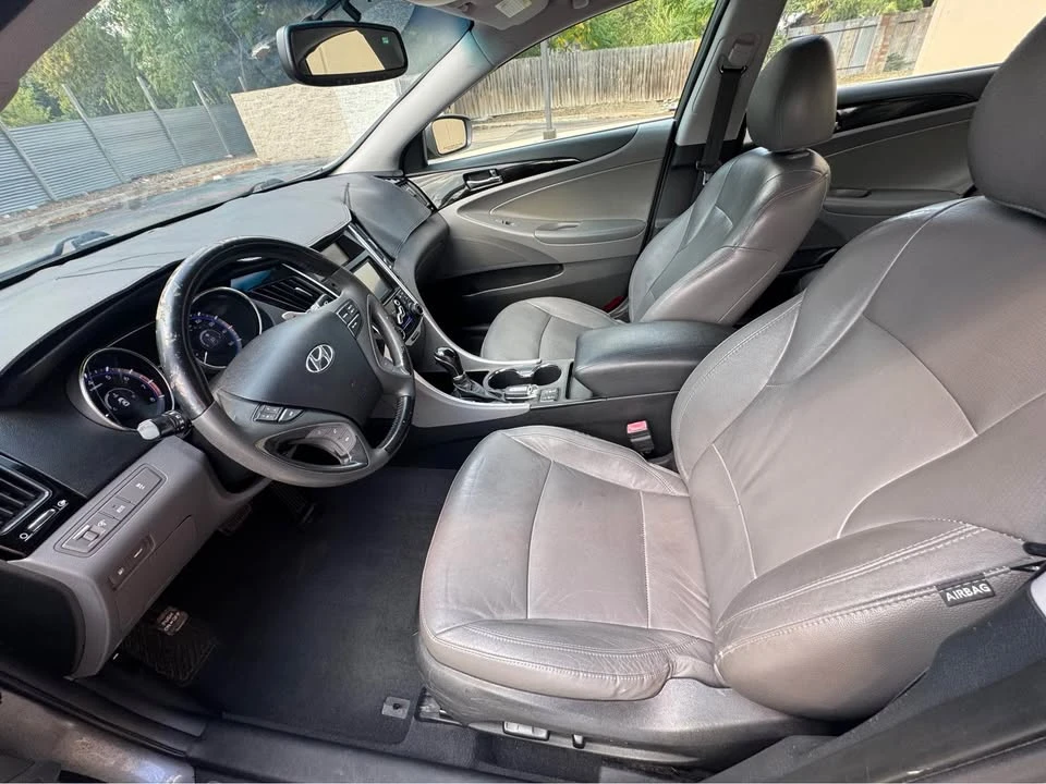 2011 Hyundai Sonata - Image 10 of 14