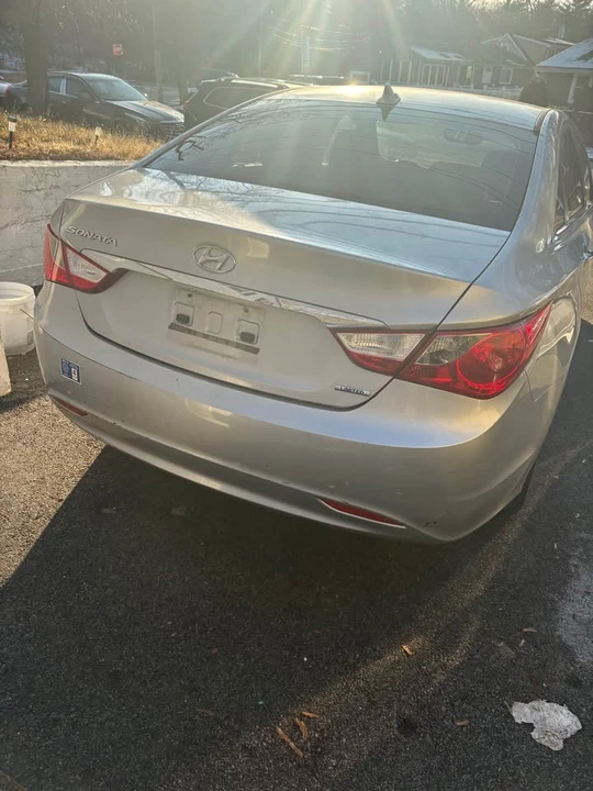 2011 Hyundai Sonata - Image 2 of 7