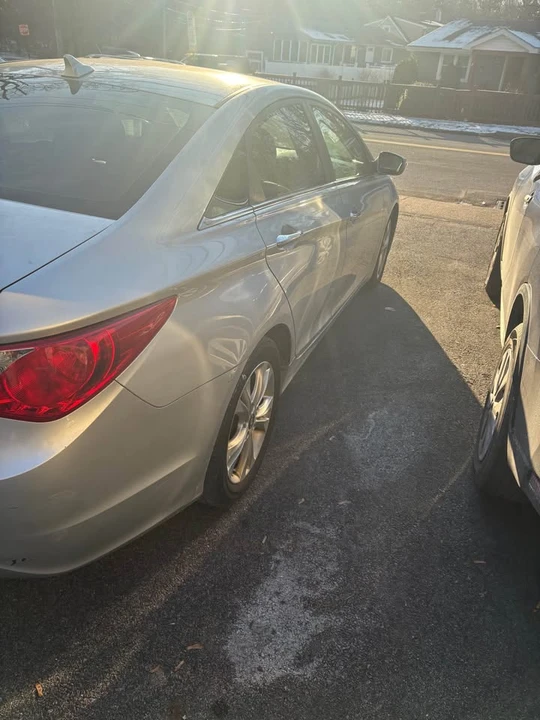 2011 Hyundai Sonata - Image 4 of 7