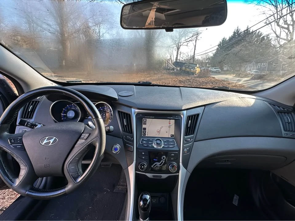 2011 Hyundai Sonata - Image 17 of 20