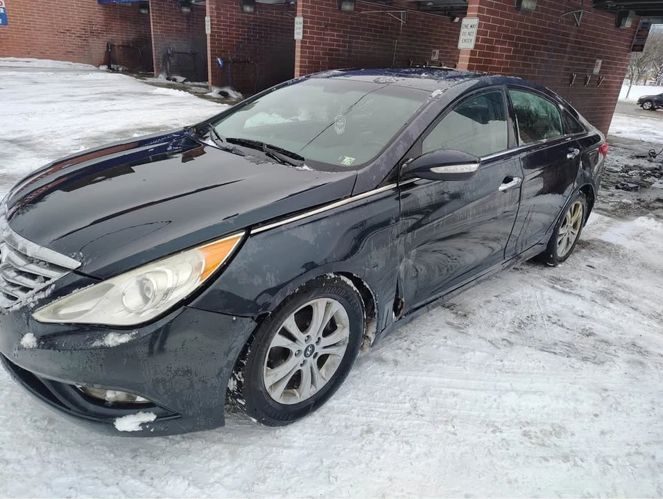 2011 Hyundai Sonata - Image 2 of 9