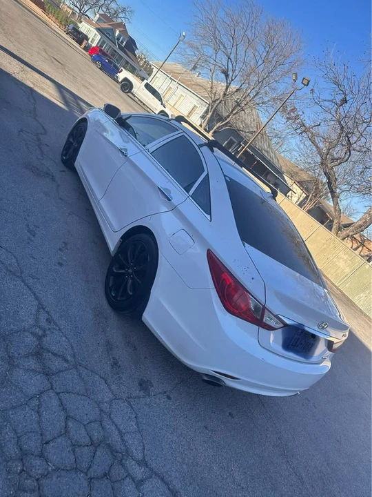 2011 Hyundai Sonata - Image 4 of 9