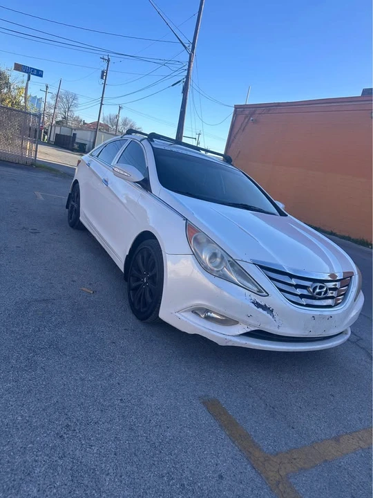 2011 Hyundai Sonata - Image 2 of 9