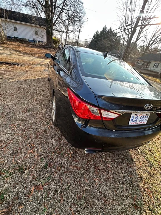 2011 Hyundai Sonata - Image 11 of 20