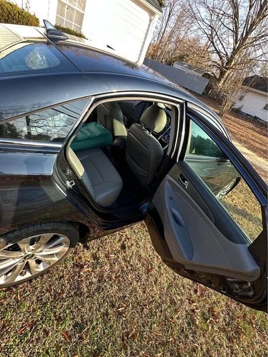 2011 Hyundai Sonata - Image 15 of 20