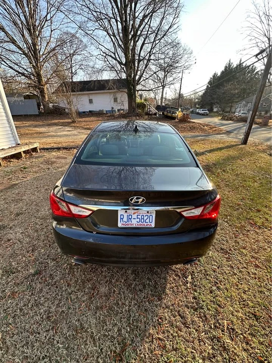 2011 Hyundai Sonata - Image 10 of 20