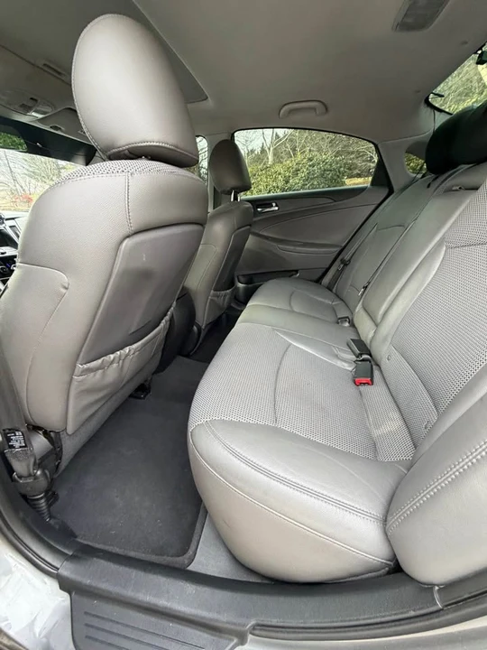 2011 Hyundai Sonata - Image 10 of 11