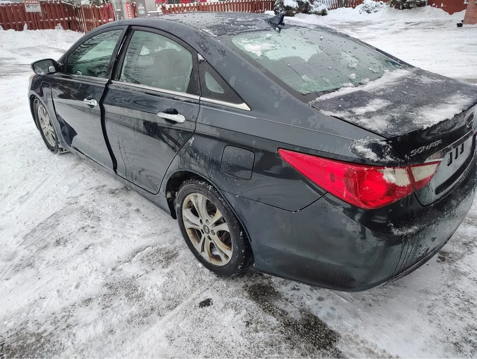 2011 Hyundai Sonata - Image 4 of 9