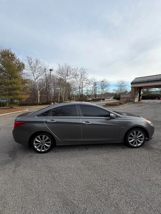 2011 Hyundai Sonata - Image 8 of 11