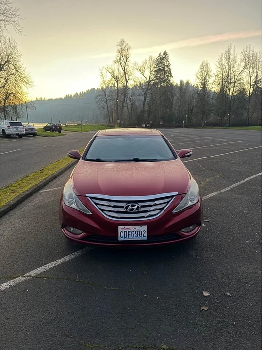 2011 Hyundai Sonata - Image 2 of 11