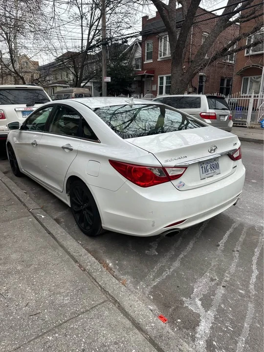 2011 Hyundai Sonata - Image 3 of 4