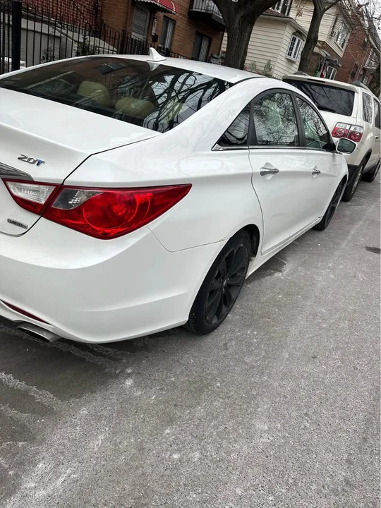 2011 Hyundai Sonata - Image 2 of 4