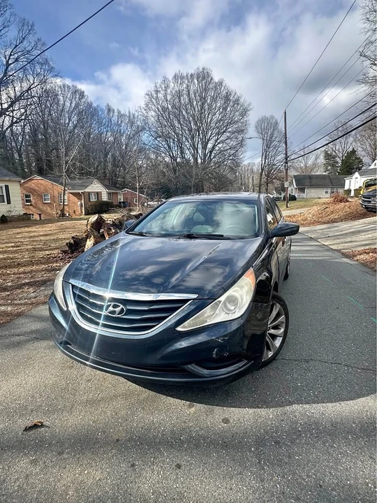 2011 Hyundai Sonata - Image 2 of 20