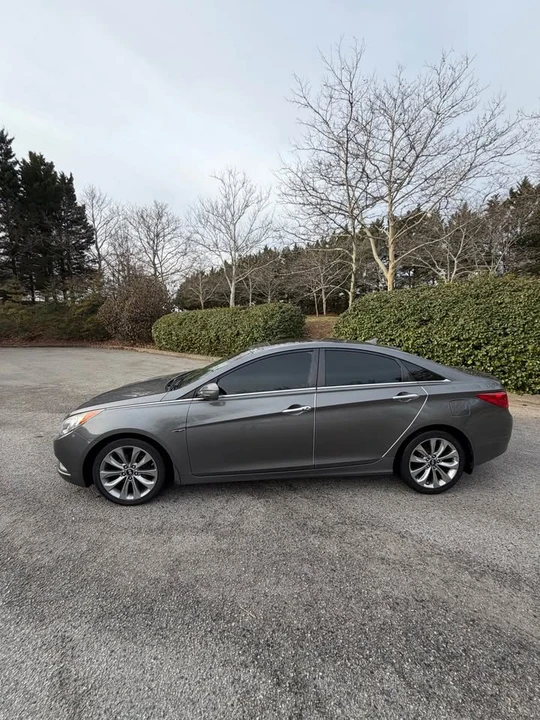 2011 Hyundai Sonata - Image 4 of 11