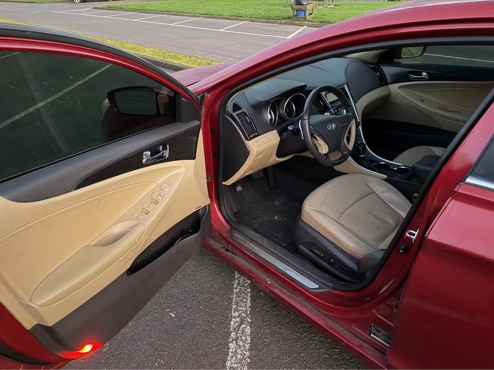 2011 Hyundai Sonata - Image 6 of 11