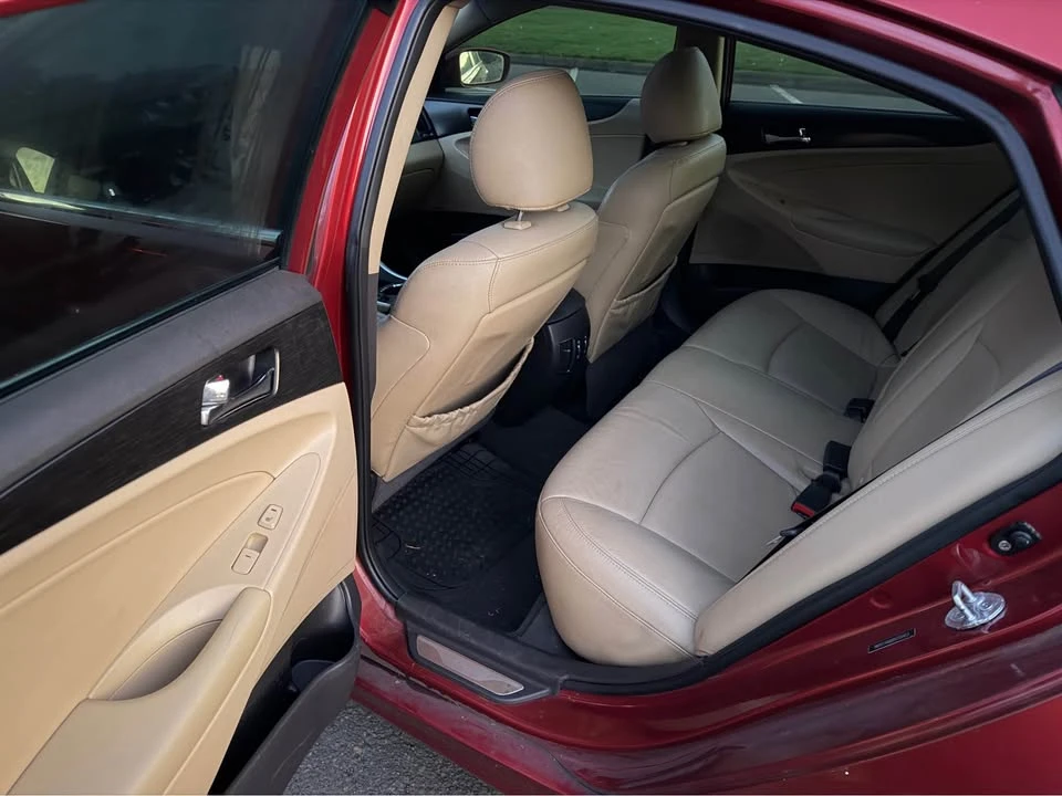 2011 Hyundai Sonata - Image 10 of 11