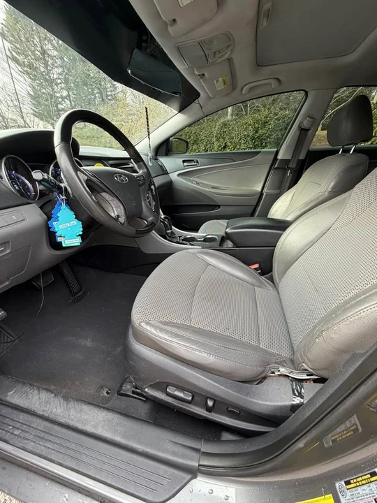 2011 Hyundai Sonata - Image 9 of 11