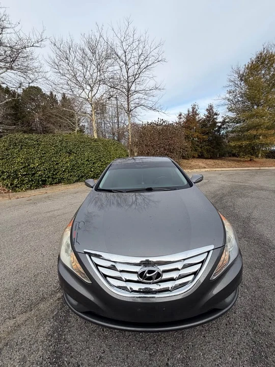 2011 Hyundai Sonata - Image 2 of 11