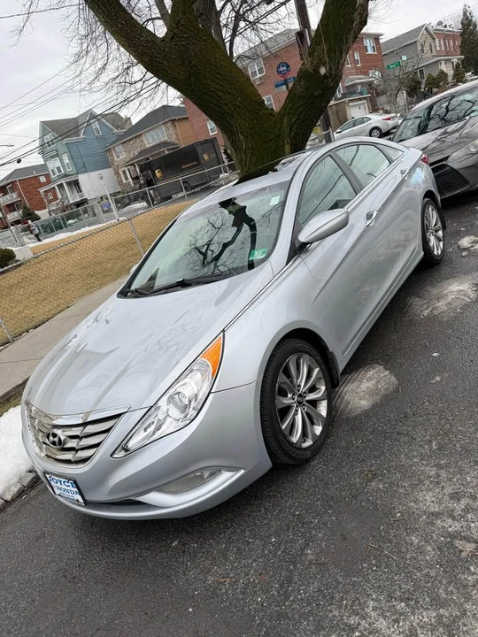 2011 Hyundai Sonata - Image 3 of 4