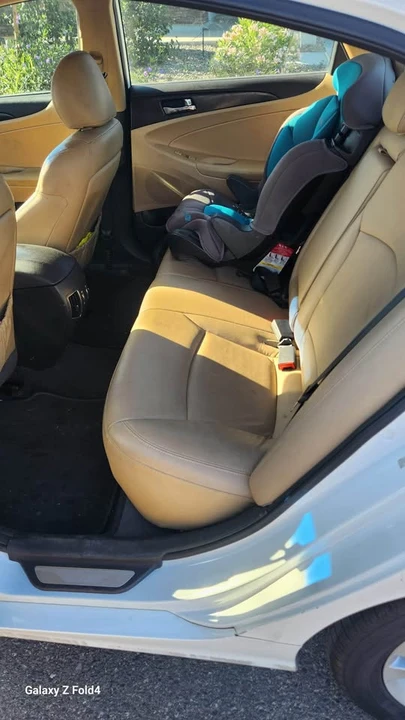 2011 Hyundai Sonata - Image 15 of 18